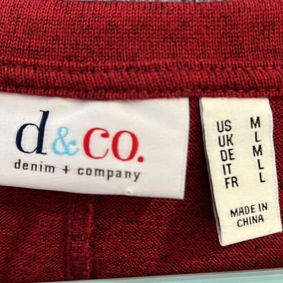 Denim + Company long sleeve, V-neck stretch, knit blouse, size medium - Picture 10 of 10